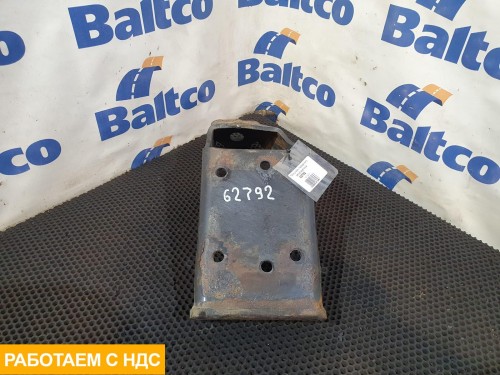 Кронштейн переднего амортизатора правый